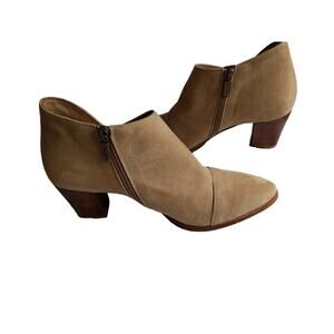 Italeau Women's EU Sz 38.5 (US 8) Genuine Leather NWOB Tan Suede Booties Zip
